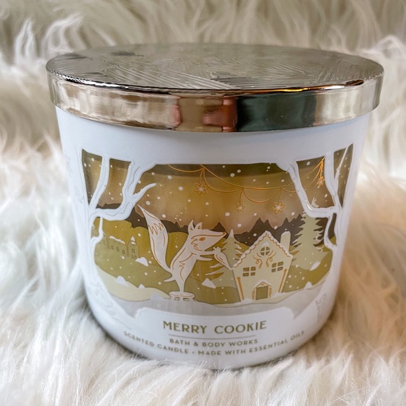 Bath and Body Works Merry Cookie Candle - Picture 2 of 2